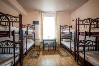Гостиница СВ Хостел Санкт-Петербург Кровать в общем 8-местном номере для мужчин и женщин-1